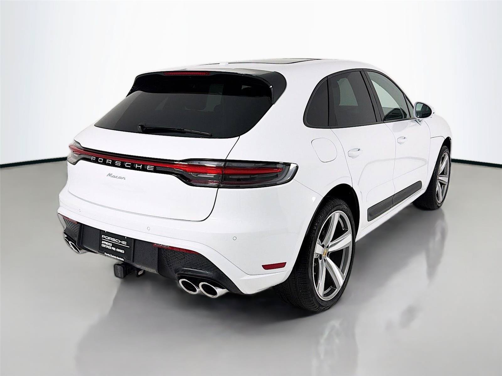 Used 2025 Porsche Macan AWD/4WD image 28