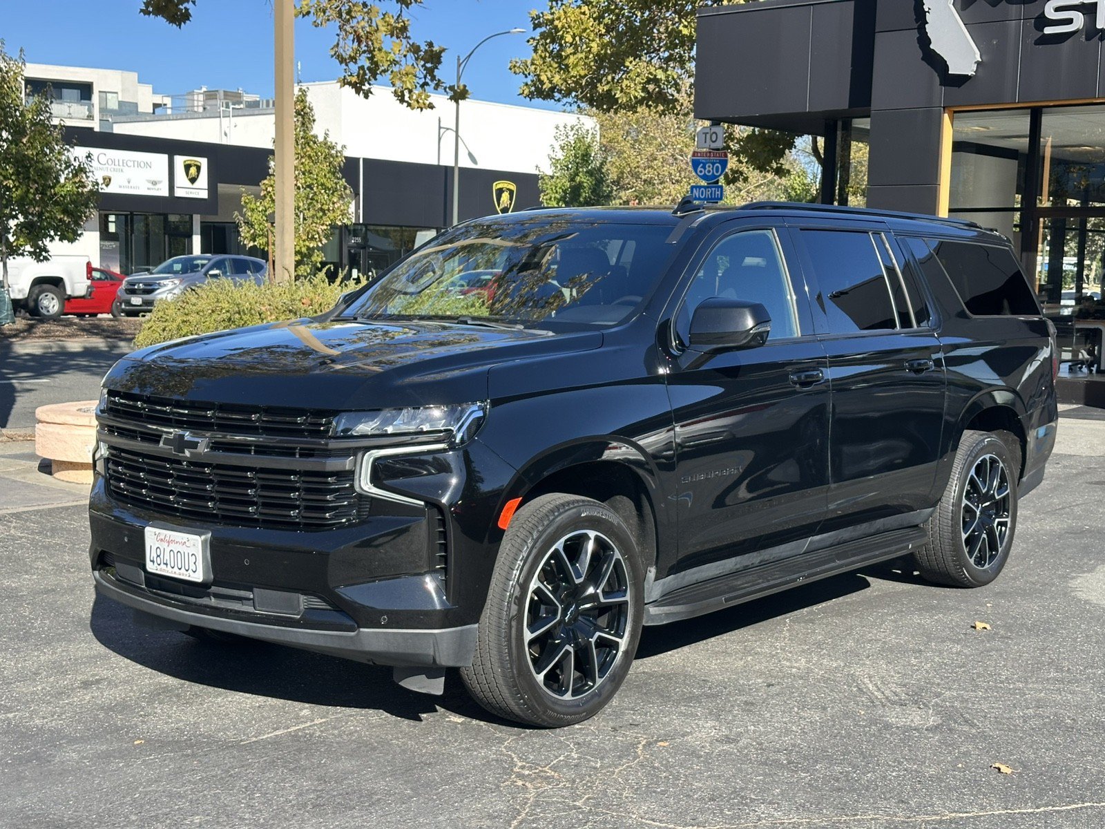 Used 2022 Chevrolet Suburban RST w/ Luxury Package AWD/4WD image 3