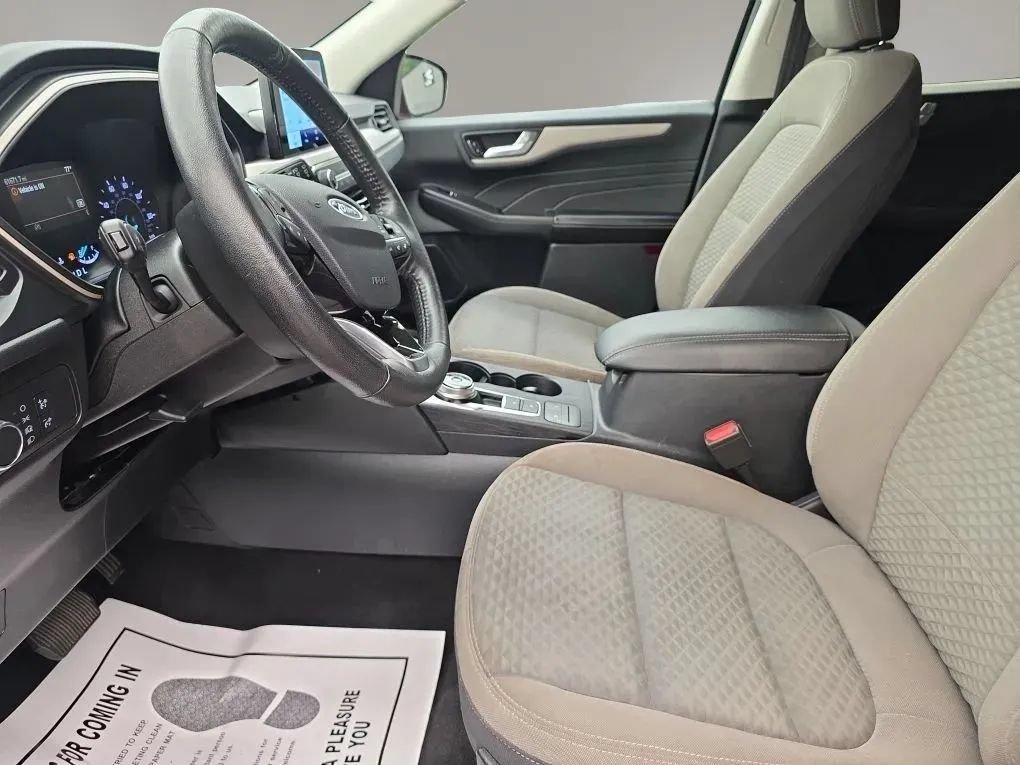 Used 2021 Ford Escape SE w/ Cold Weather Package AWD/4WD image 9