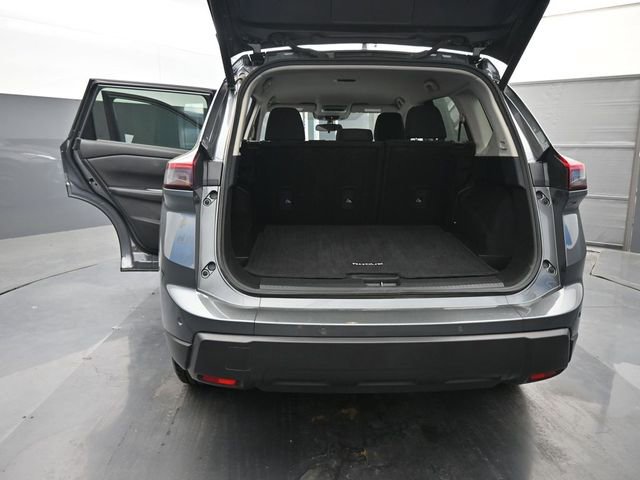 Used 2025 Nissan Rogue SV FWD image 8