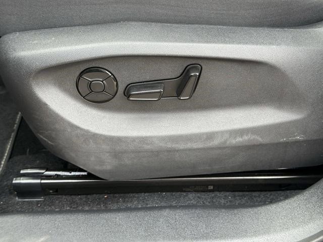 Used 2025 Volkswagen Tiguan SE image 23