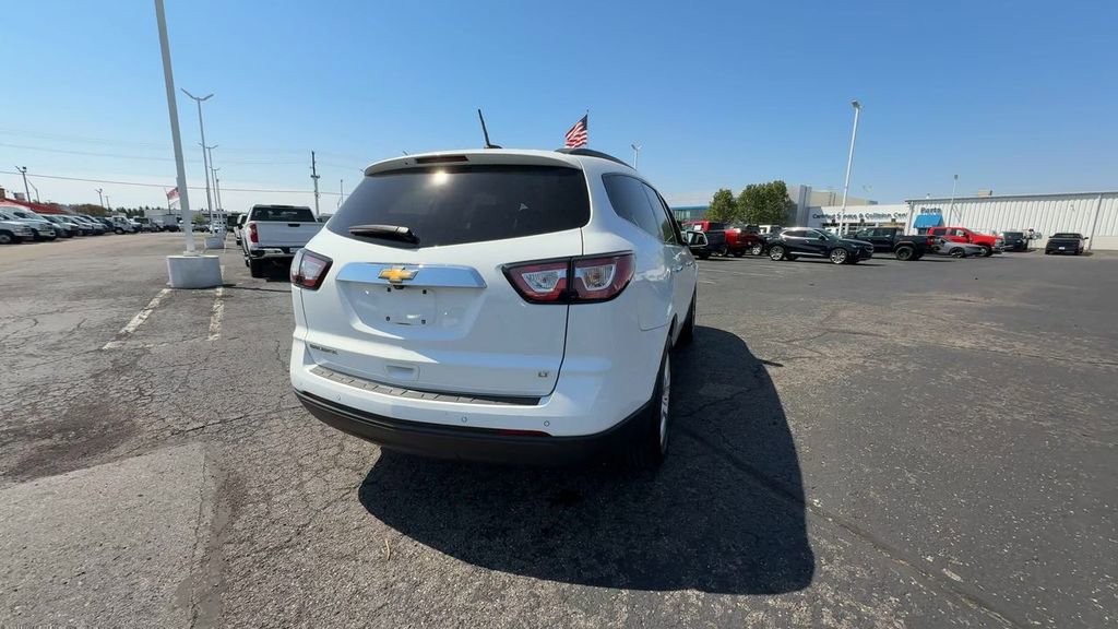 Used 2017 Chevrolet Traverse LT w/ Style and Technology Package FWD image 7