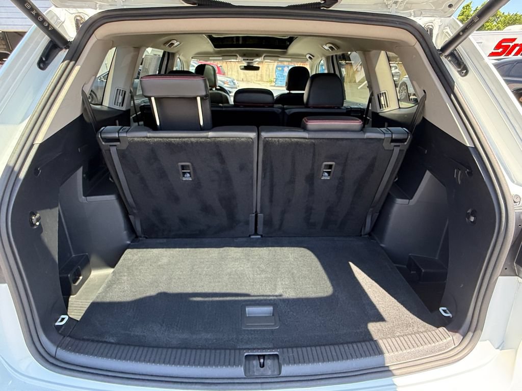 Used 2025 Volkswagen Atlas Peak Edition SE AWD/4WD image 25
