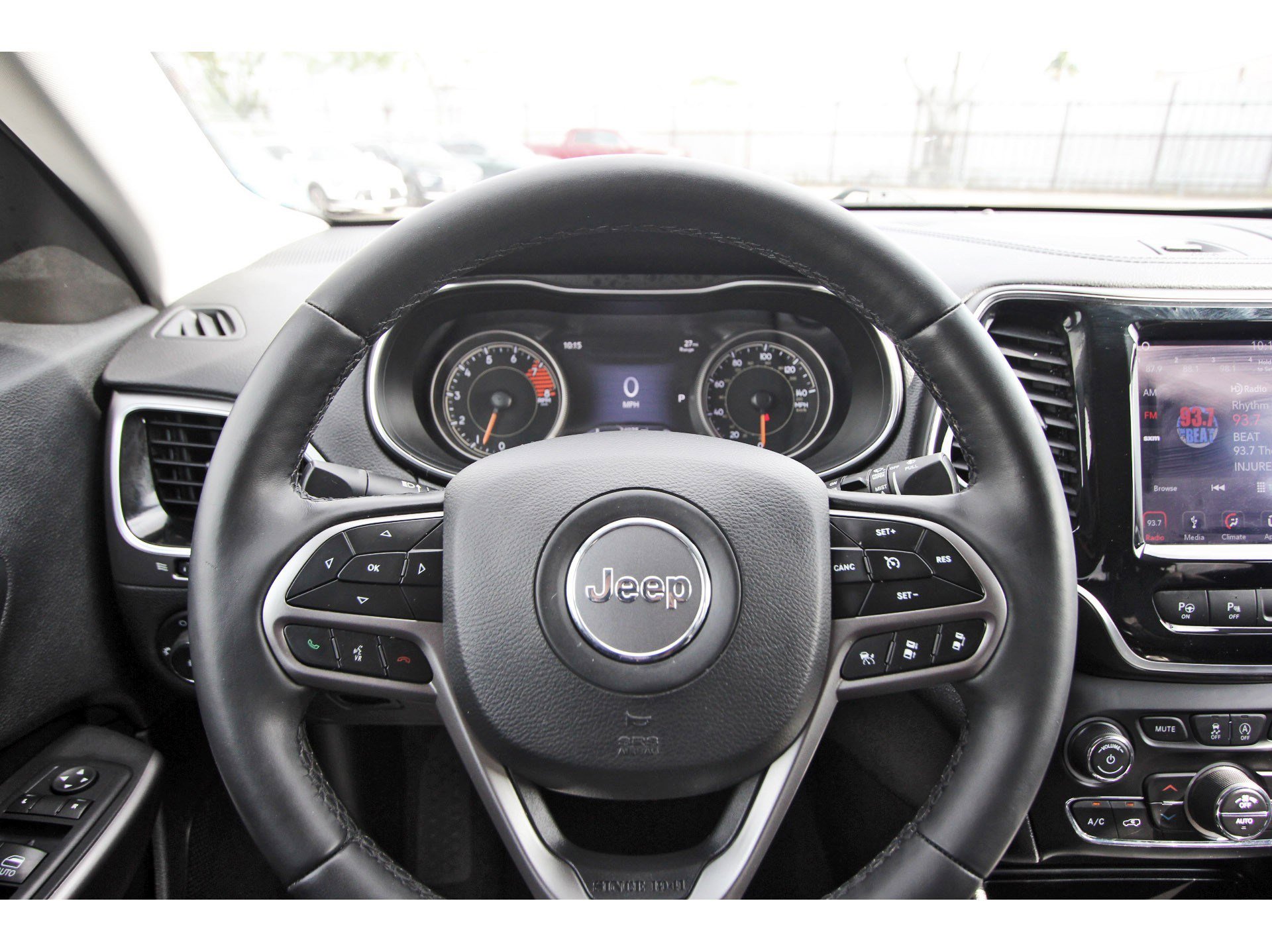 Used 2019 Jeep Cherokee Limited w/ Luxury Group image 15