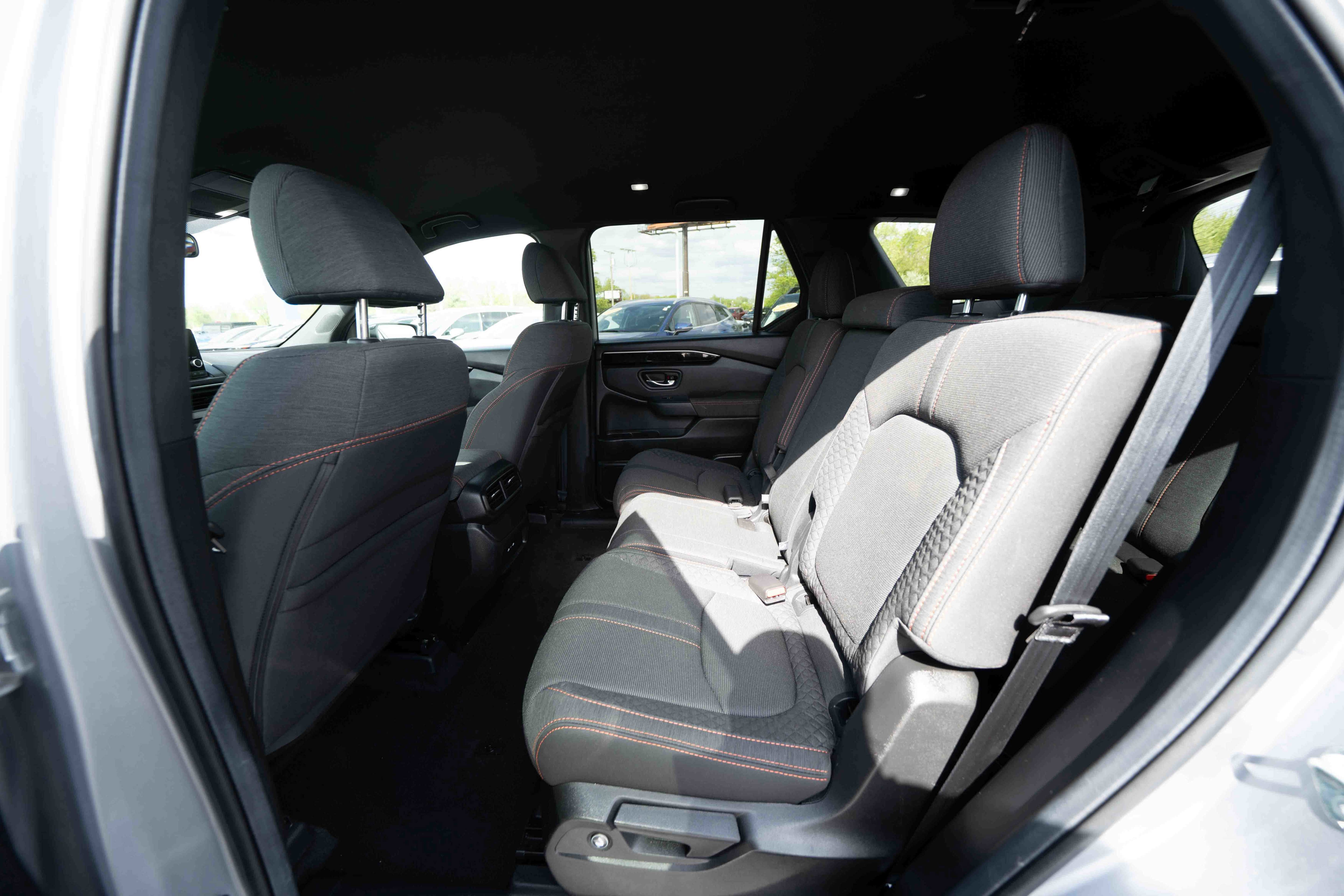 Used 2025 Honda Pilot Sport image 23