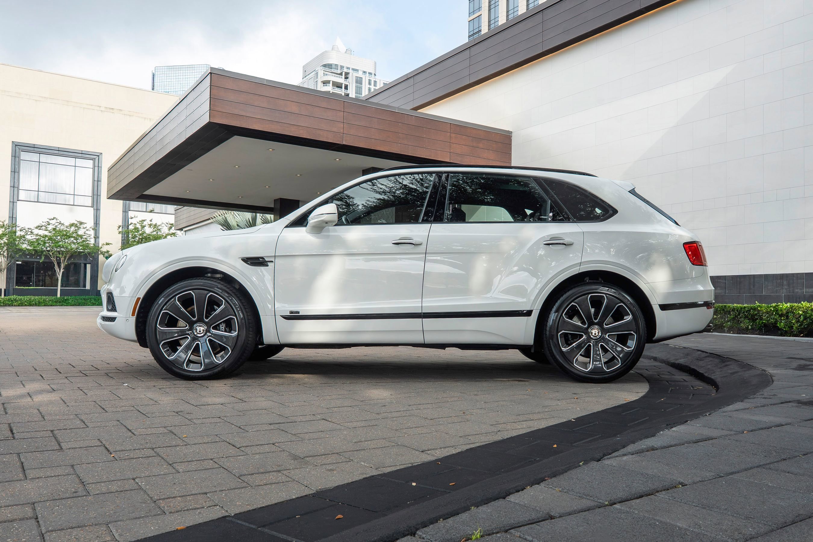 Used 2020 Bentley Bentayga AWD/4WD image 17
