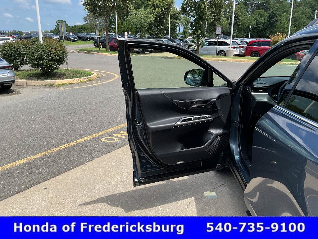 Used 2022 Toyota Venza XLE AWD/4WD image 15