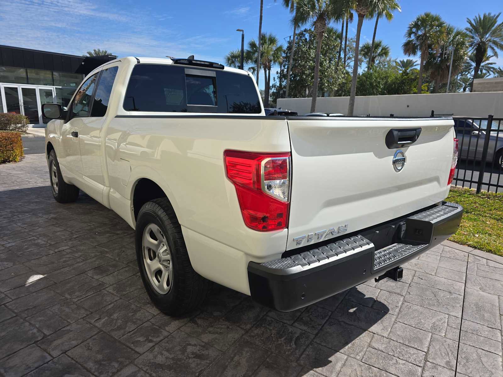 Used 2022 Nissan Titan S image 7