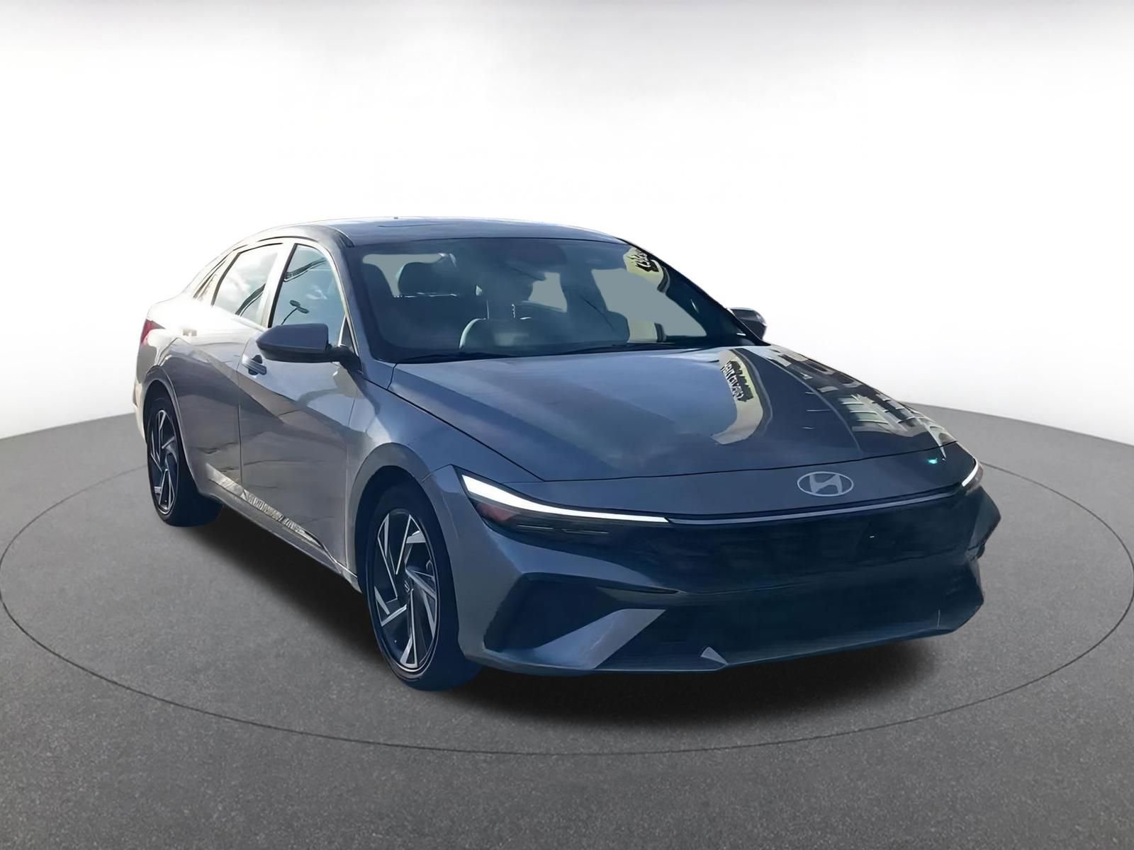 Used 2025 Hyundai Elantra SEL image 3