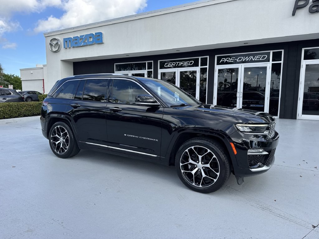 Used 2023 Jeep Grand Cherokee Summit AWD/4WD image 6