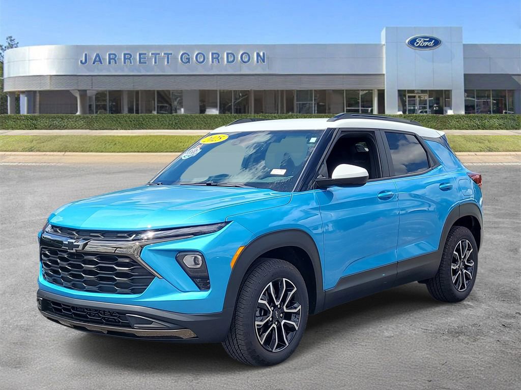 Used 2025 Chevrolet TrailBlazer ACTIV w/ Convenience Package FWD image 2
