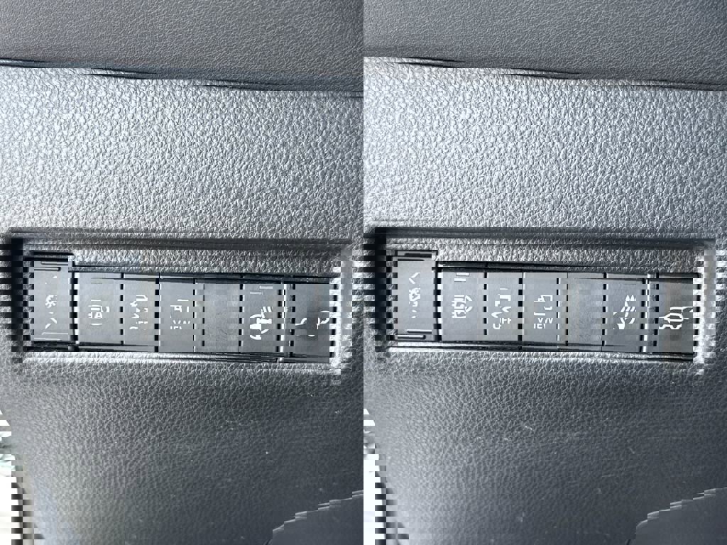 Used 2021 Toyota Venza Limited image 31