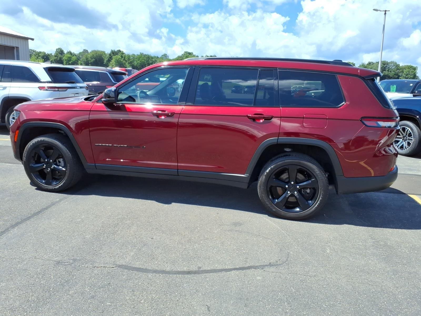Used 2024 Jeep Grand Cherokee L Laredo AWD/4WD image 8