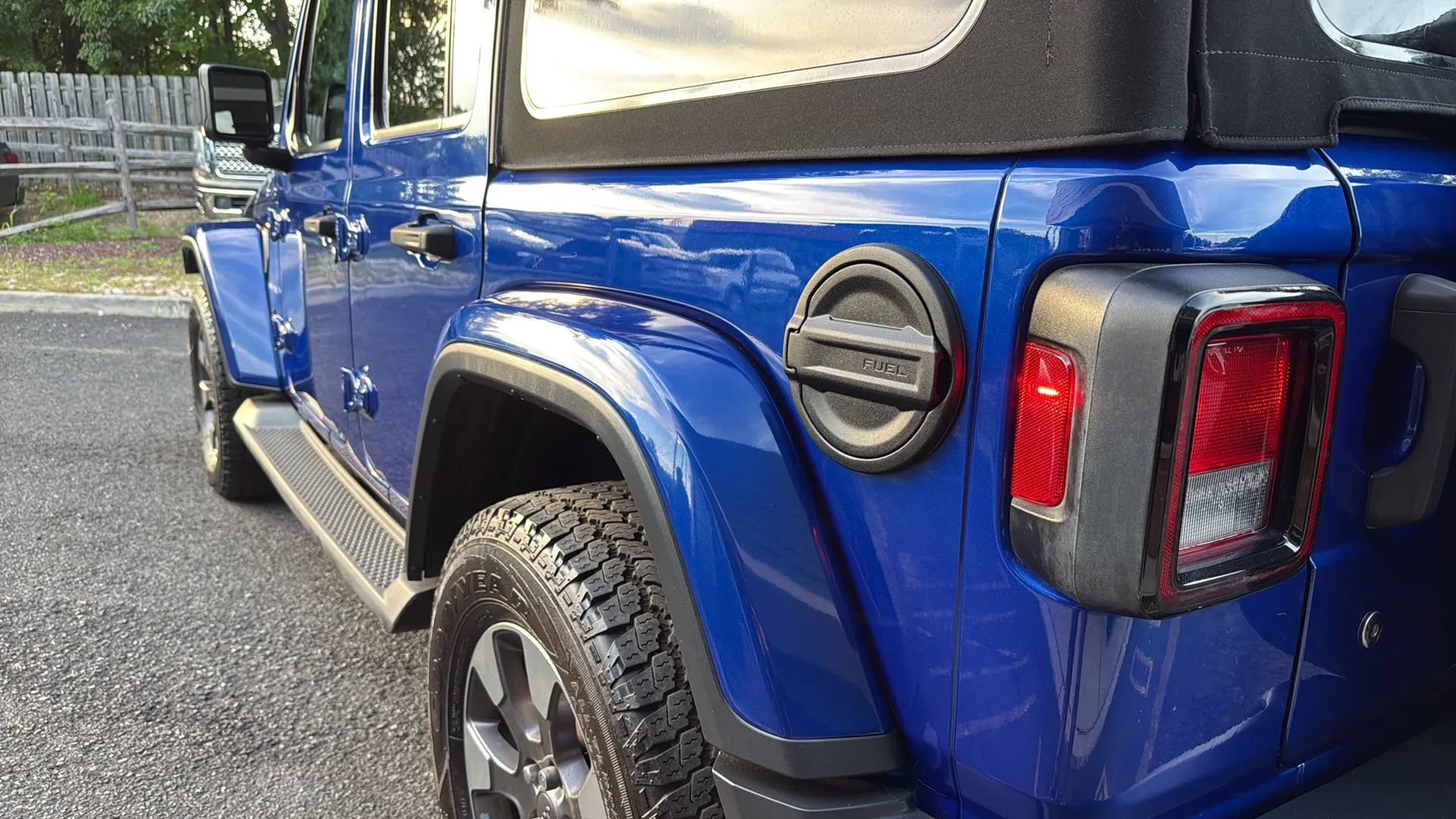 Used 2018 Jeep Wrangler Unlimited Sahara AWD/4WD image 39