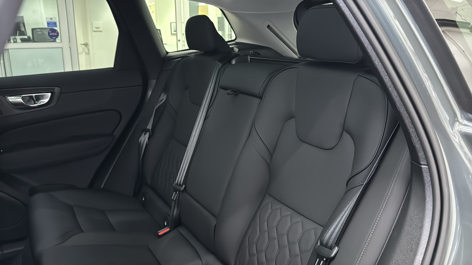 New 2027 Volvo XC60 T8 Plus AWD/4WD image 26