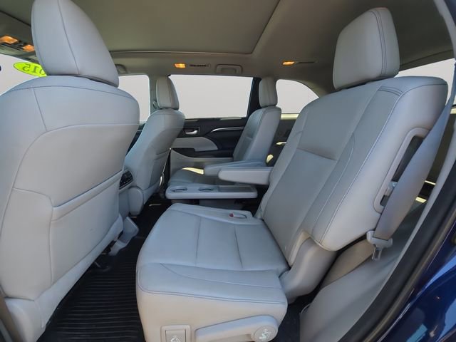 Used 2015 Toyota Highlander Limited Platinum image 12