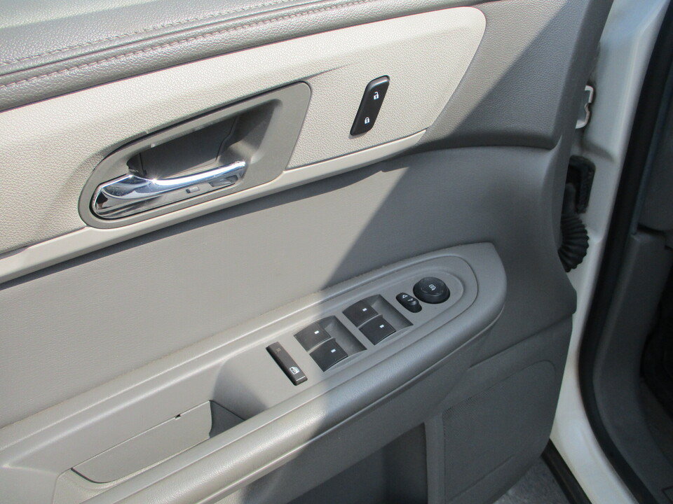 Used 2015 Chevrolet Traverse LT w/ Style and Technology Package FWD image 26