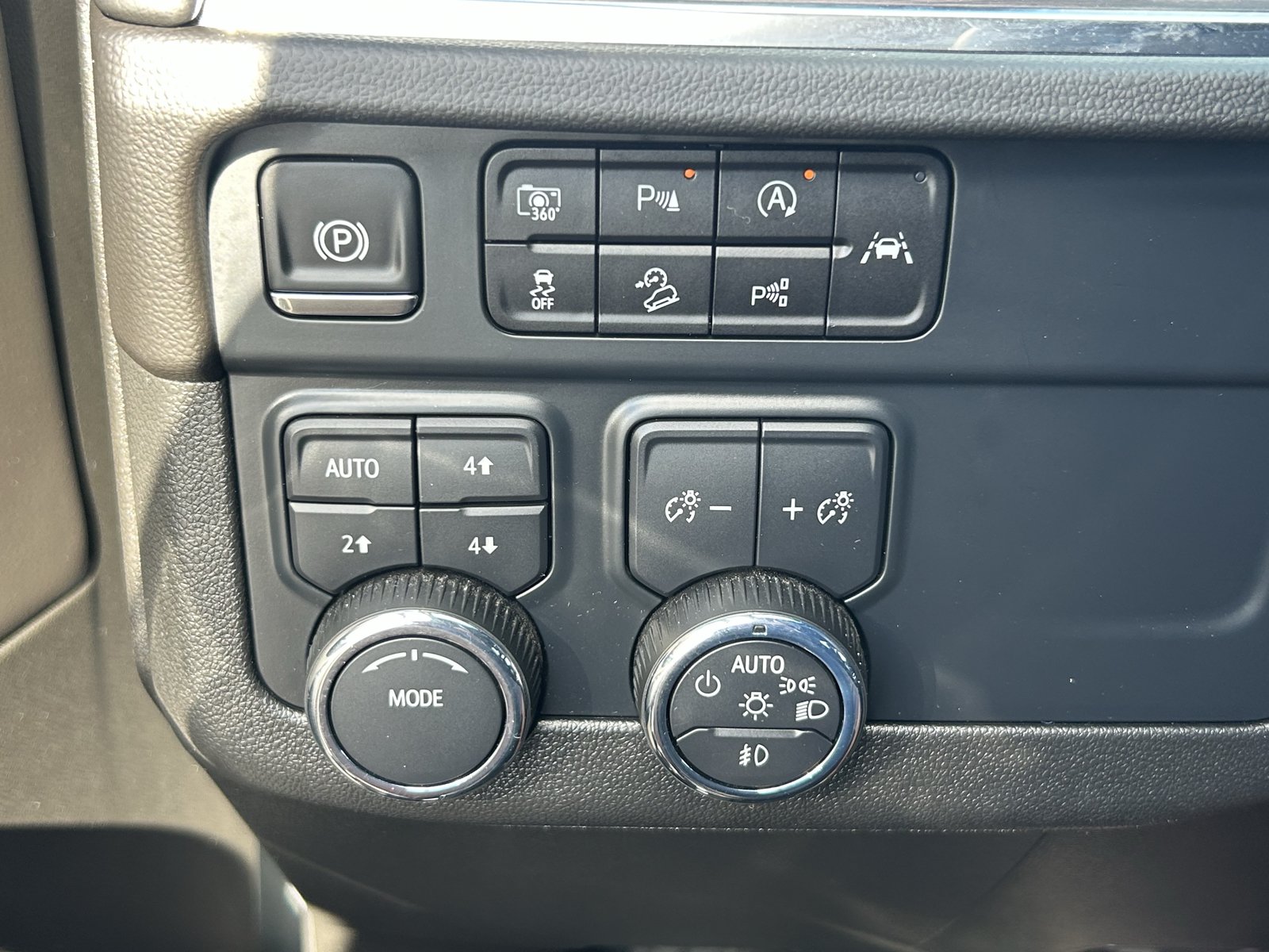Certified 2025 Chevrolet Tahoe Z71 AWD/4WD image 32