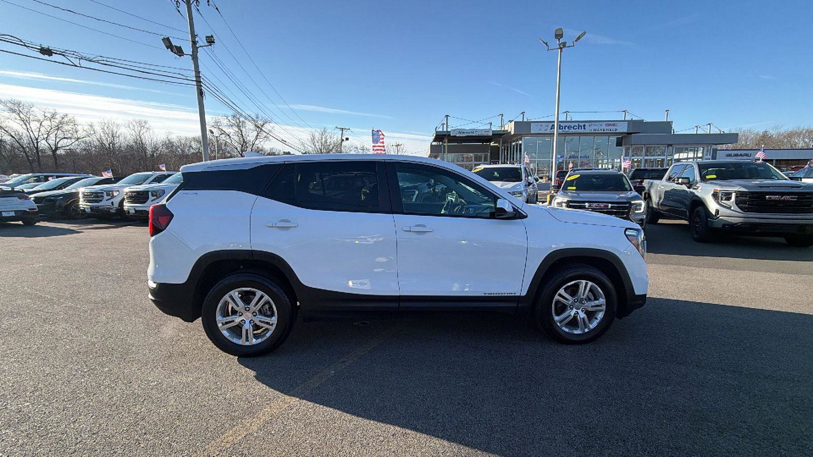 Used 2024 GMC Terrain SLE image 8