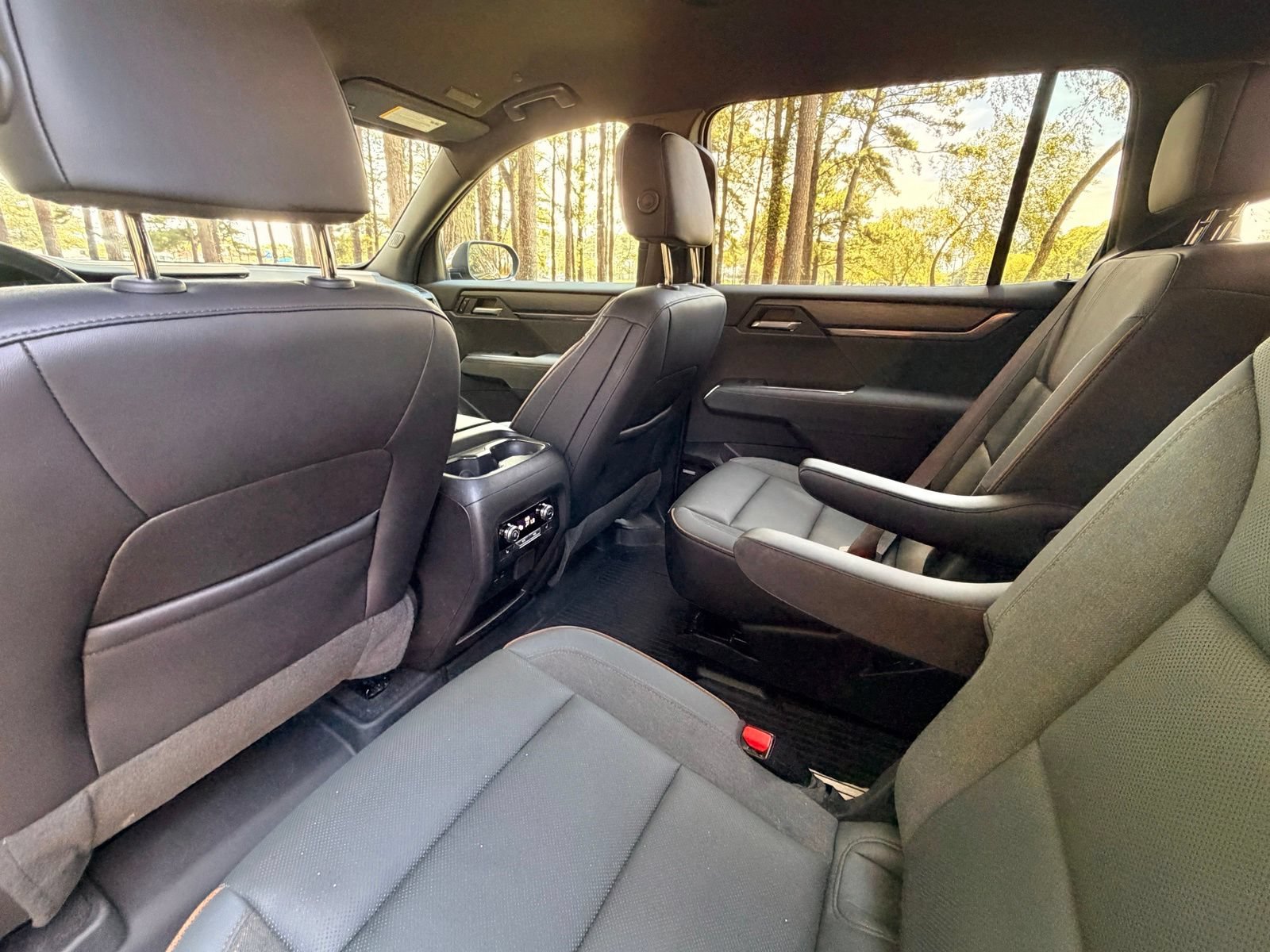 Used 2024 GMC Acadia AT4 w/ Luxury Package AWD/4WD image 14