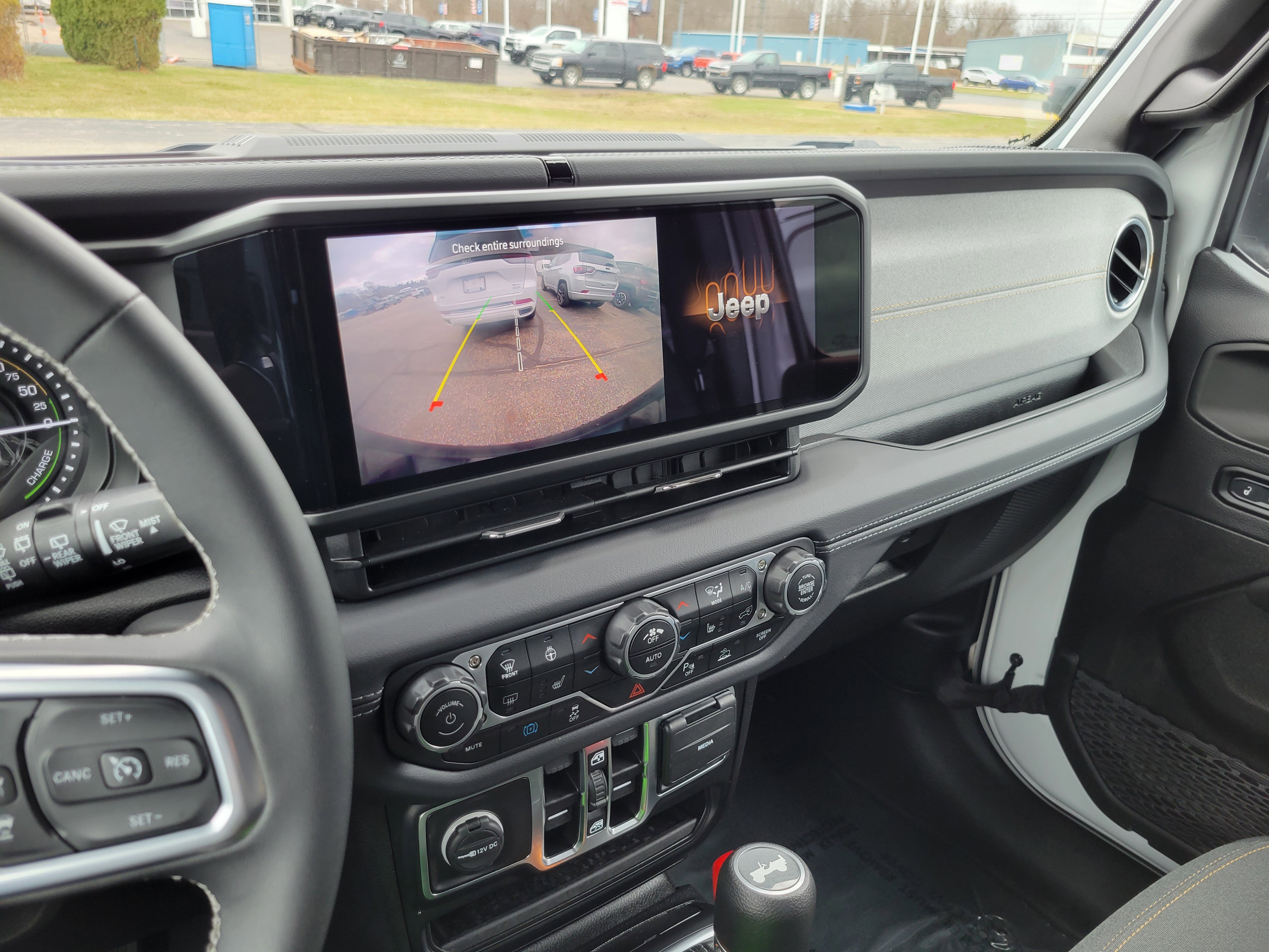 Used 2025 Jeep Wrangler Unlimited Sahara w/ Safety Group image 14