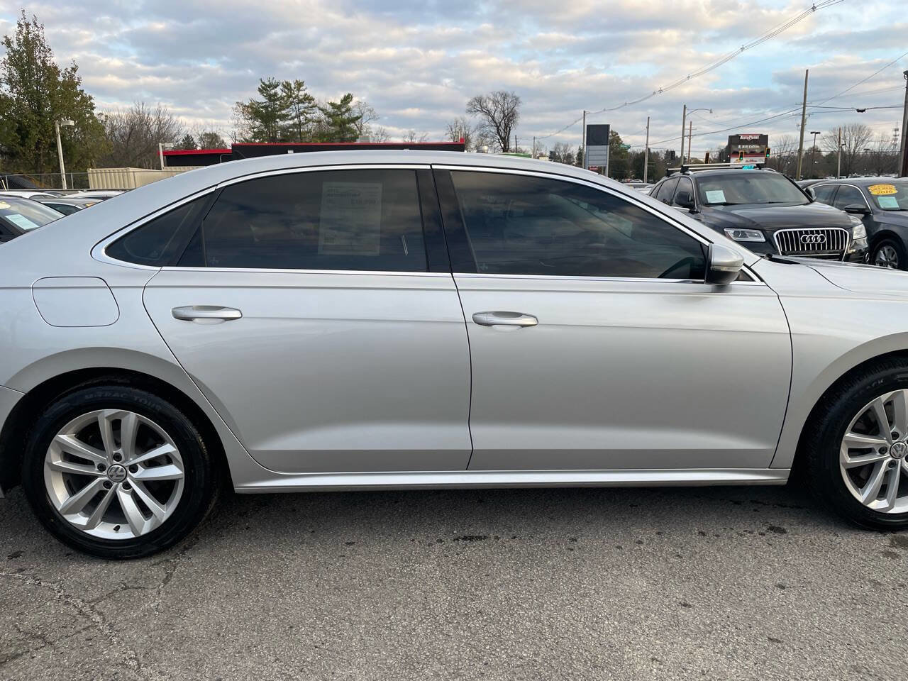 Used 2020 Volkswagen Passat 2.0T SE image 4