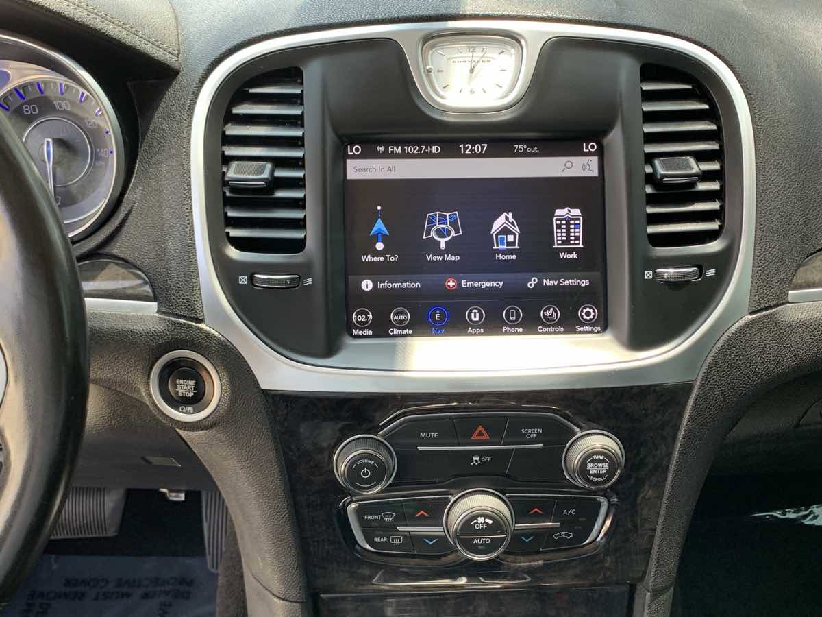 Used 2020 Chrysler 300 Limited image 18