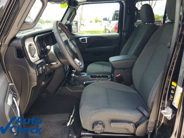 Used 2024 Jeep Wrangler Unlimited Sahara w/ Safety Group AWD/4WD image 18