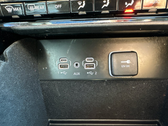 Used 2023 Jeep Grand Cherokee L Limited AWD/4WD image 43
