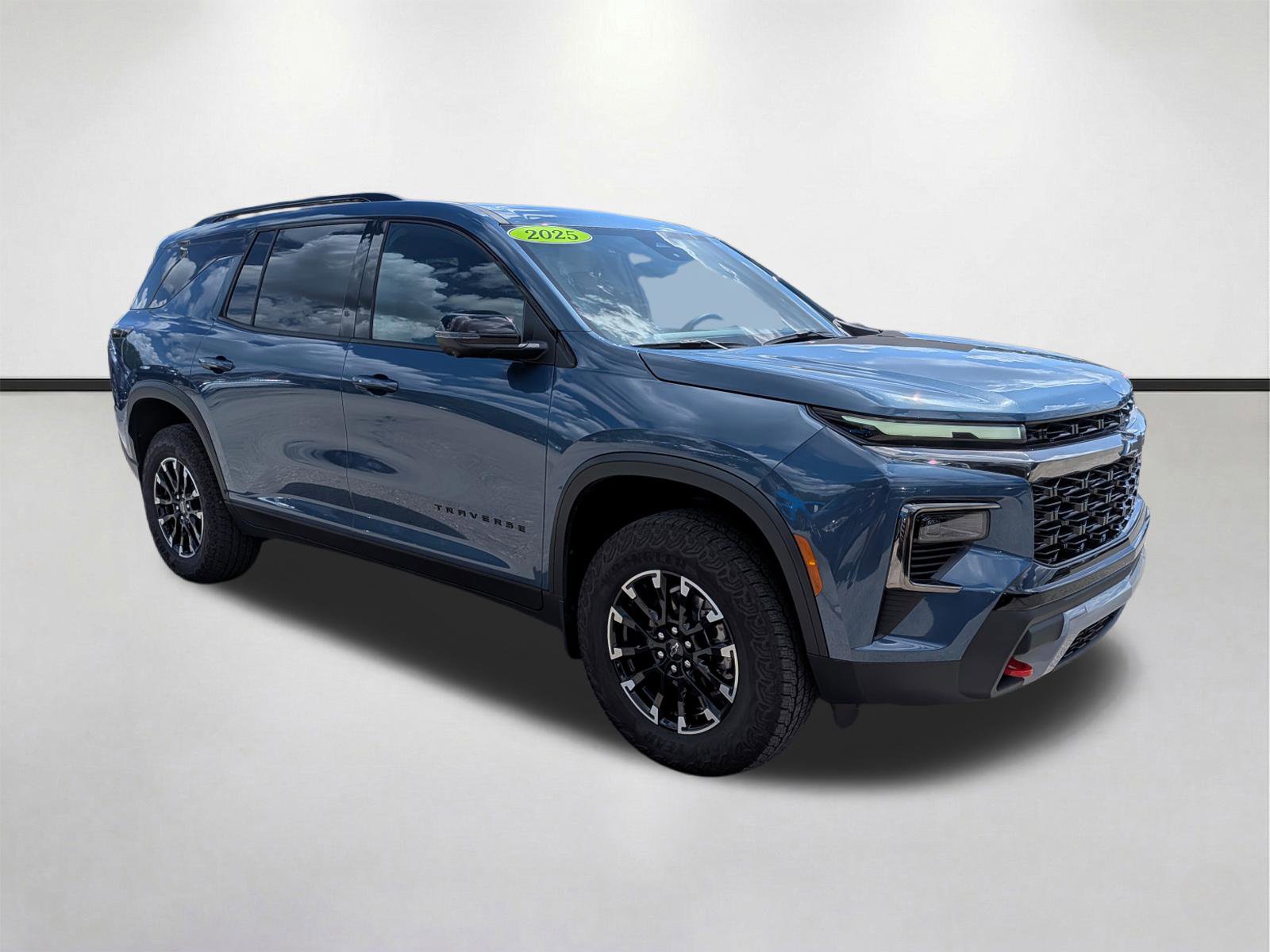 Used 2025 Chevrolet Traverse Z71 w/ Driver Confidence Package AWD/4WD image 2