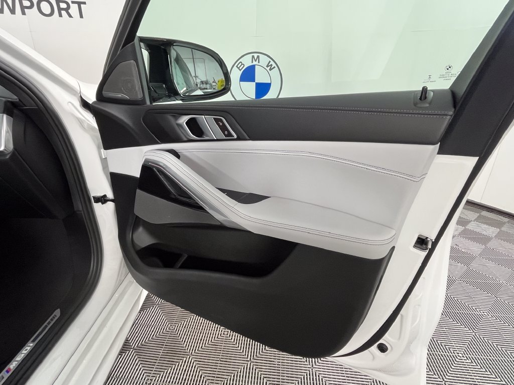 Used 2024 BMW X6 M60i AWD/4WD image 25