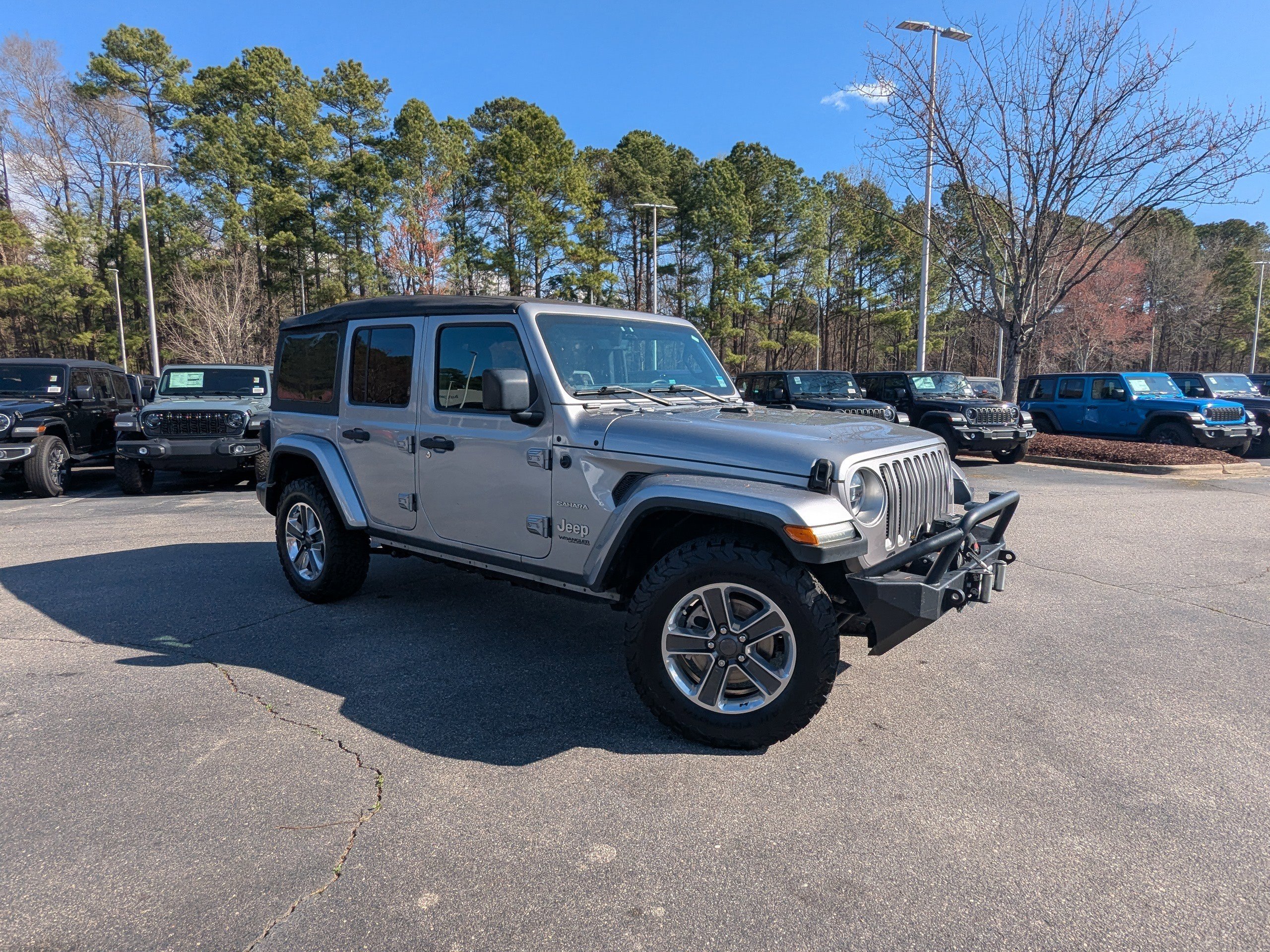 Used 2018 Jeep Wrangler Unlimited Sahara image 3