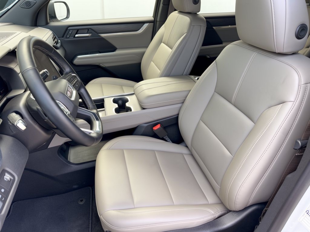 Used 2026 GMC Acadia Elevation w/ Elevation Premium Package FWD image 5