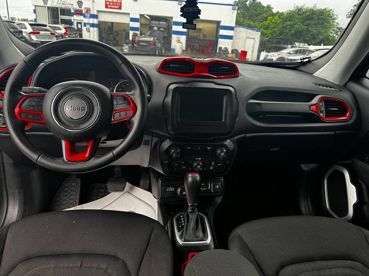 Used 2018 Jeep Renegade Latitude image 17