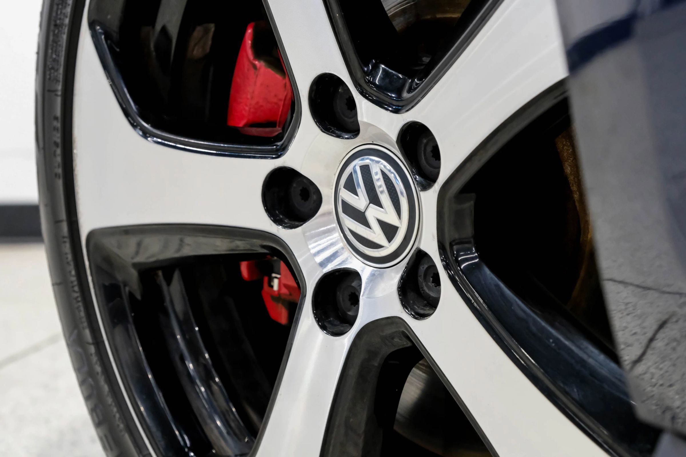 Used 2015 Volkswagen GTI SE FWD image 68