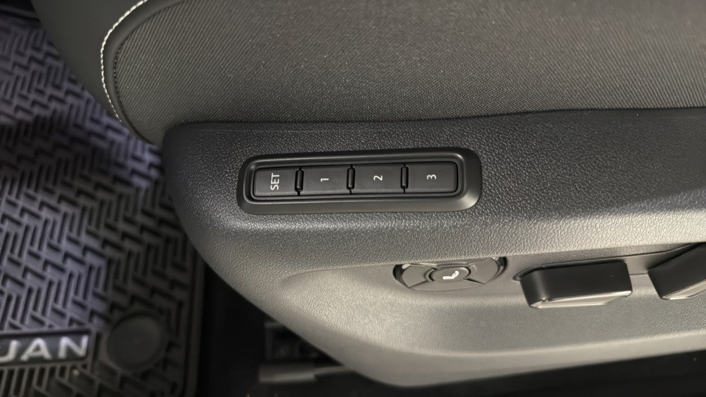 New 2026 Volkswagen Tiguan SEL R-Line AWD/4WD image 18