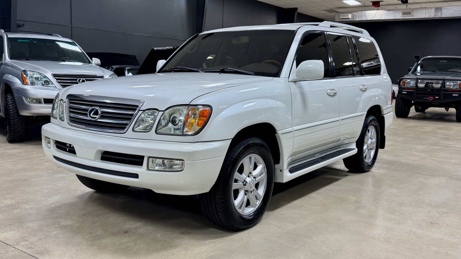 Used 2003 Lexus LX 470 4WD image 2