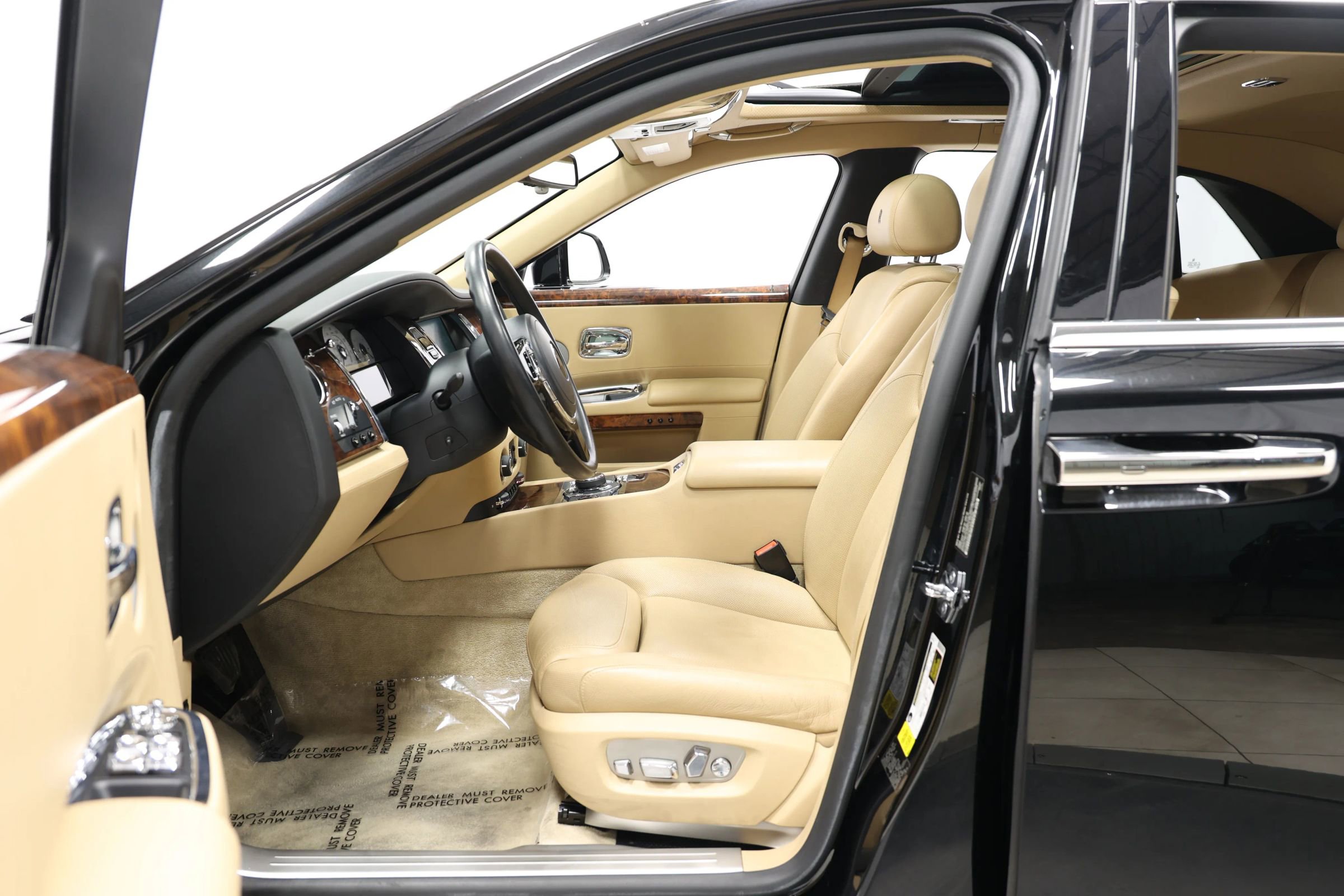 Used 2015 Rolls-Royce Ghost image 17