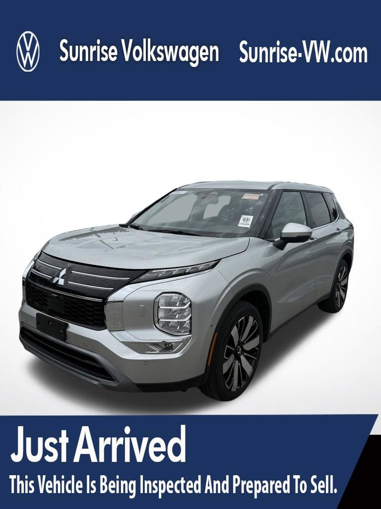 Used 2025 Mitsubishi Outlander SE