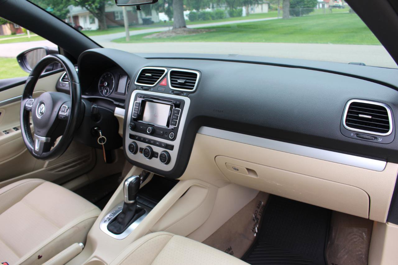 Used 2015 Volkswagen Eos Komfort FWD image 44