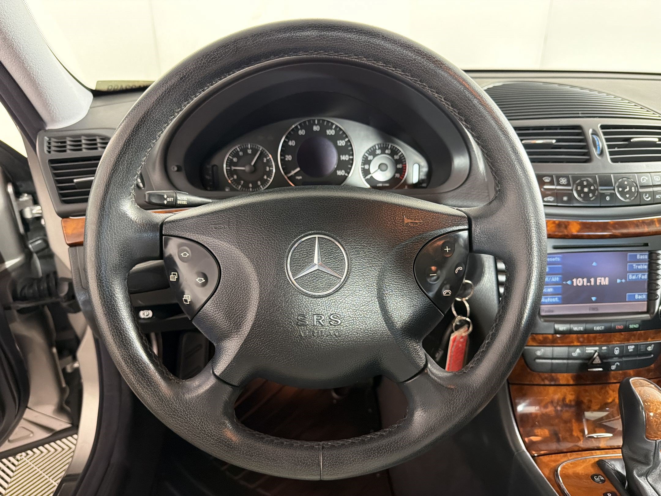 Used 2004 Mercedes-Benz E 320 4MATIC Sedan image 11