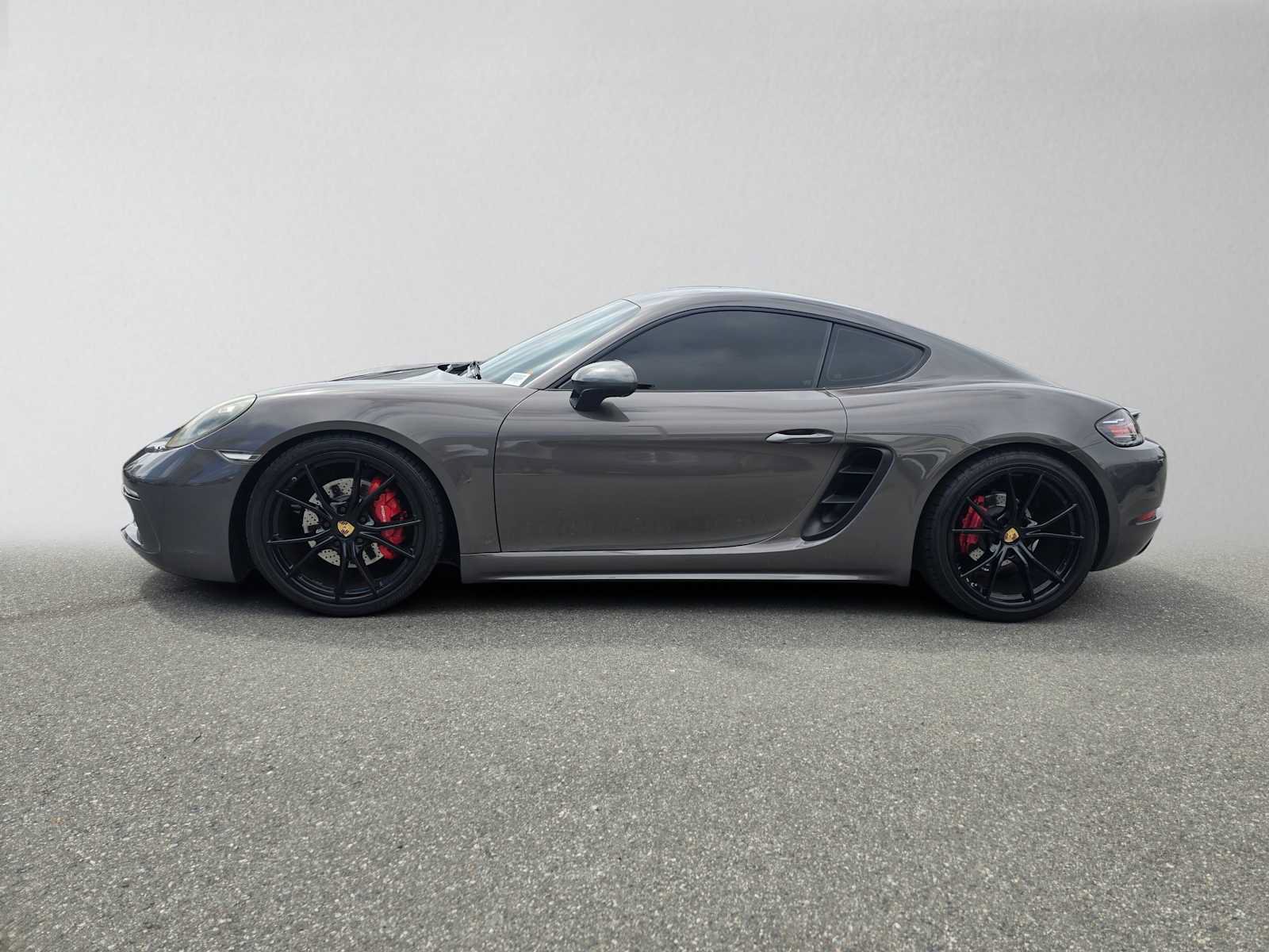 Used 2017 Porsche 718 Cayman S RWD image 2