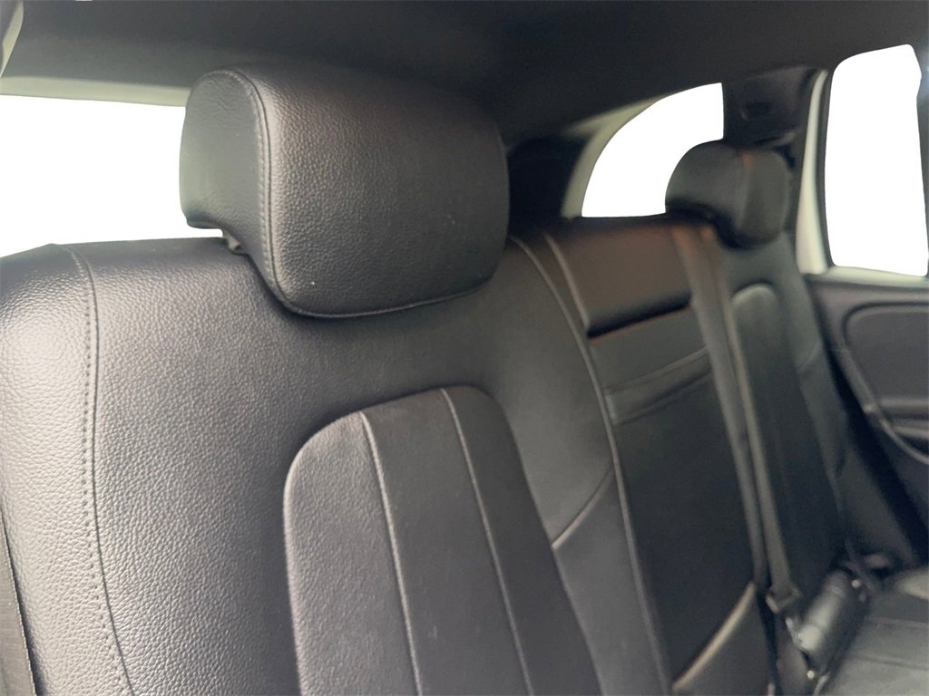 Used 2022 Mercedes-Benz GLB 250 w/ Premium Package Lite image 38