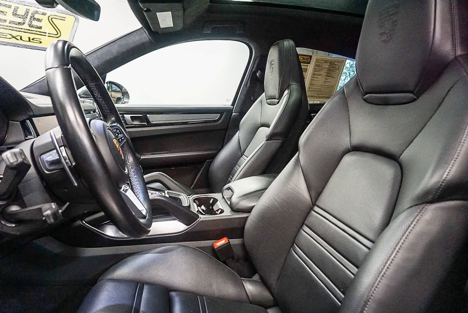 Certified 2022 Porsche Cayenne Turbo AWD/4WD image 18