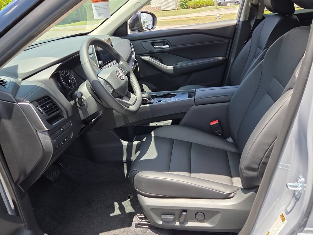 New 2026 Nissan Rogue Dark Armor FWD image 3