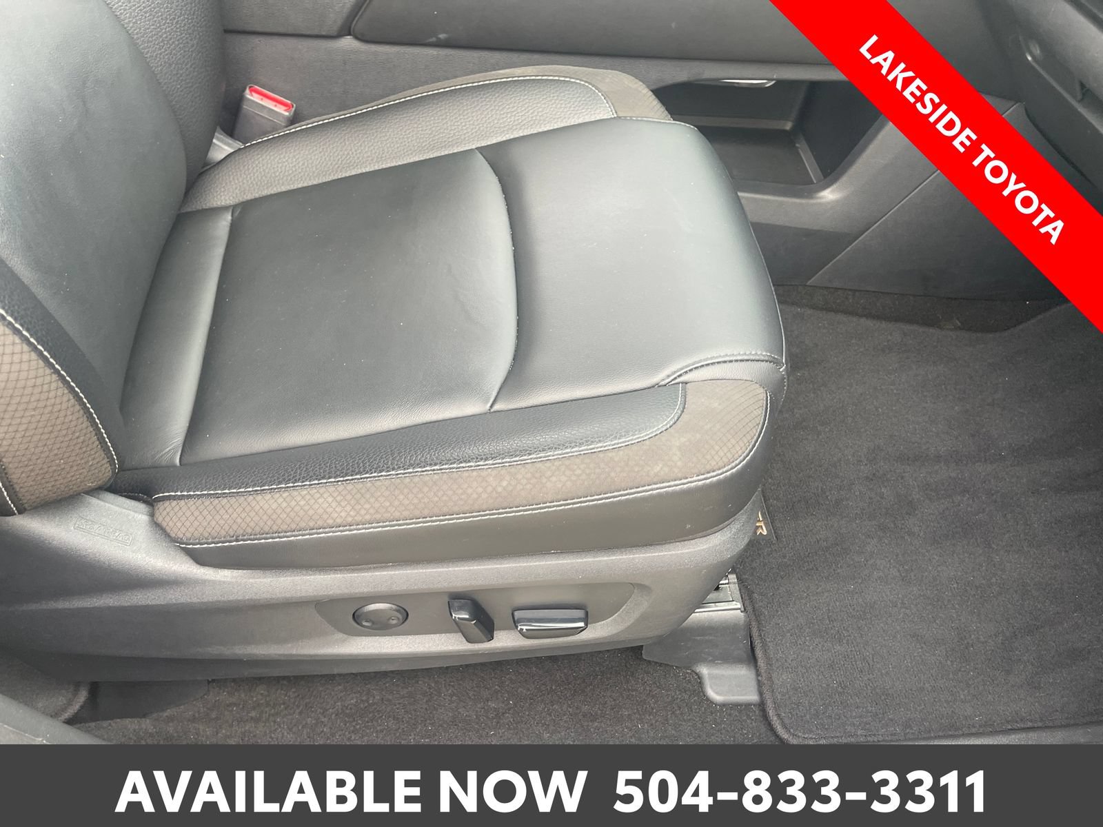 Used 2024 Nissan Pathfinder SL FWD image 16