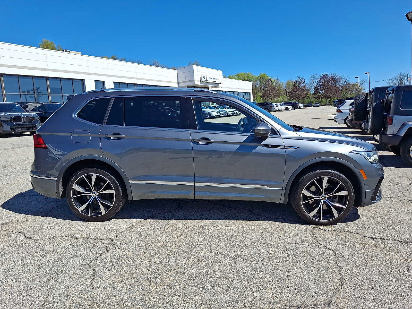 Used 2022 Volkswagen Tiguan SEL R-Line AWD/4WD image 7