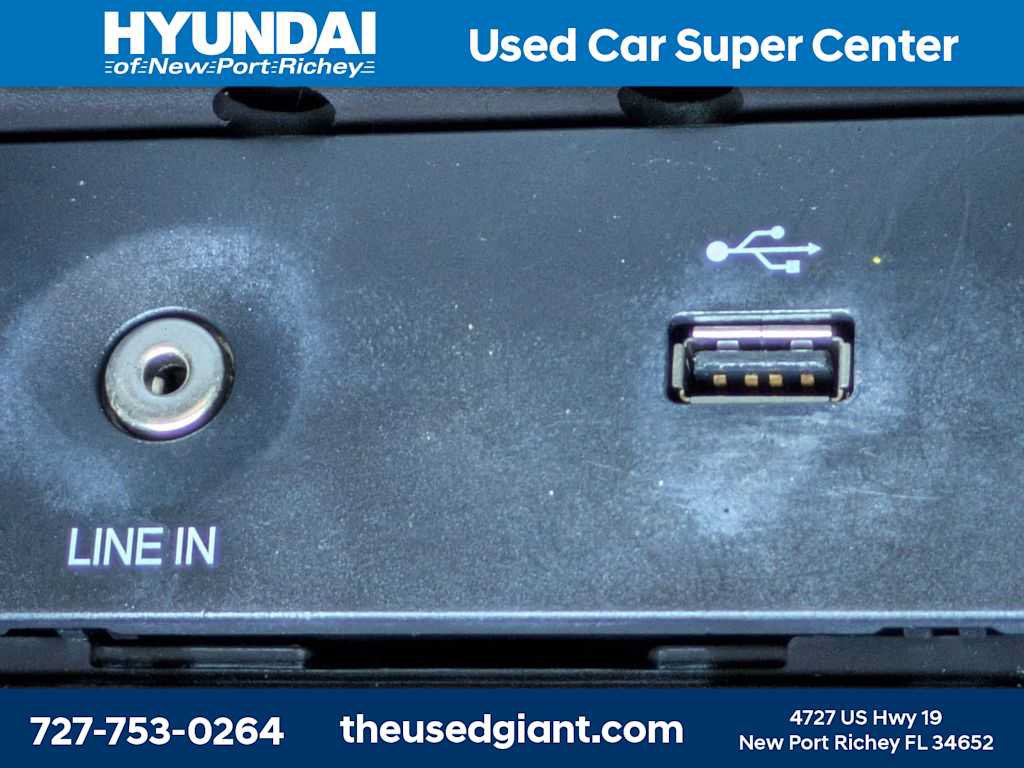 Used 2014 Ford Focus SE FWD image 21