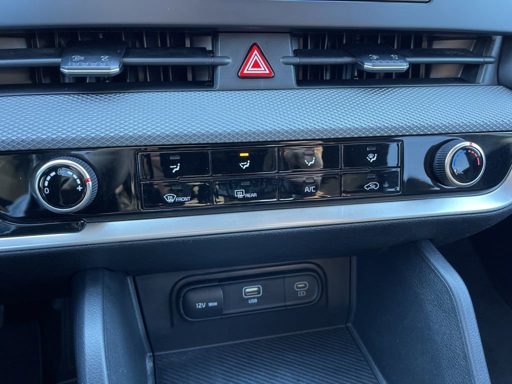 Used 2024 Kia Sportage LX image 12