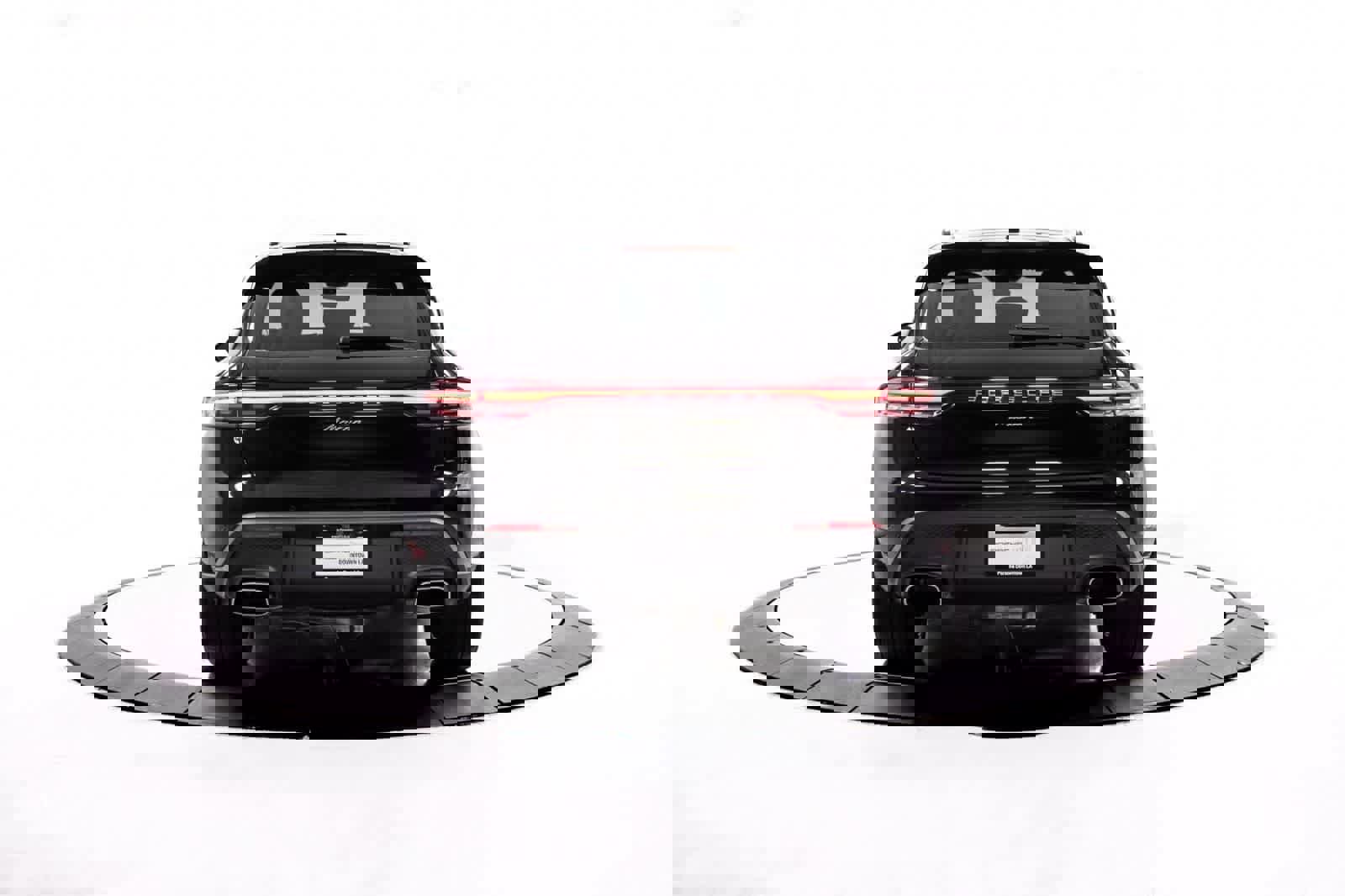 Certified 2026 Porsche Macan image 6